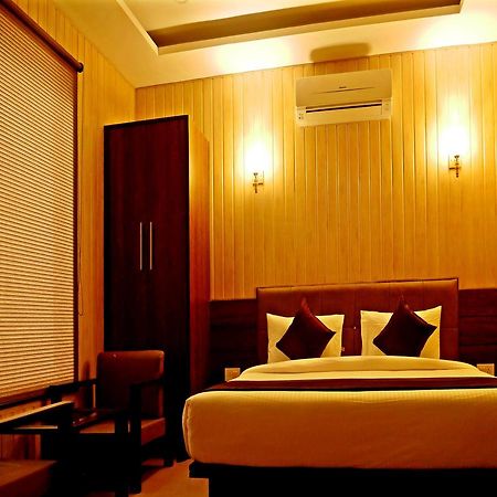 Hotel Trance Ganga Tapovan Exterior photo
